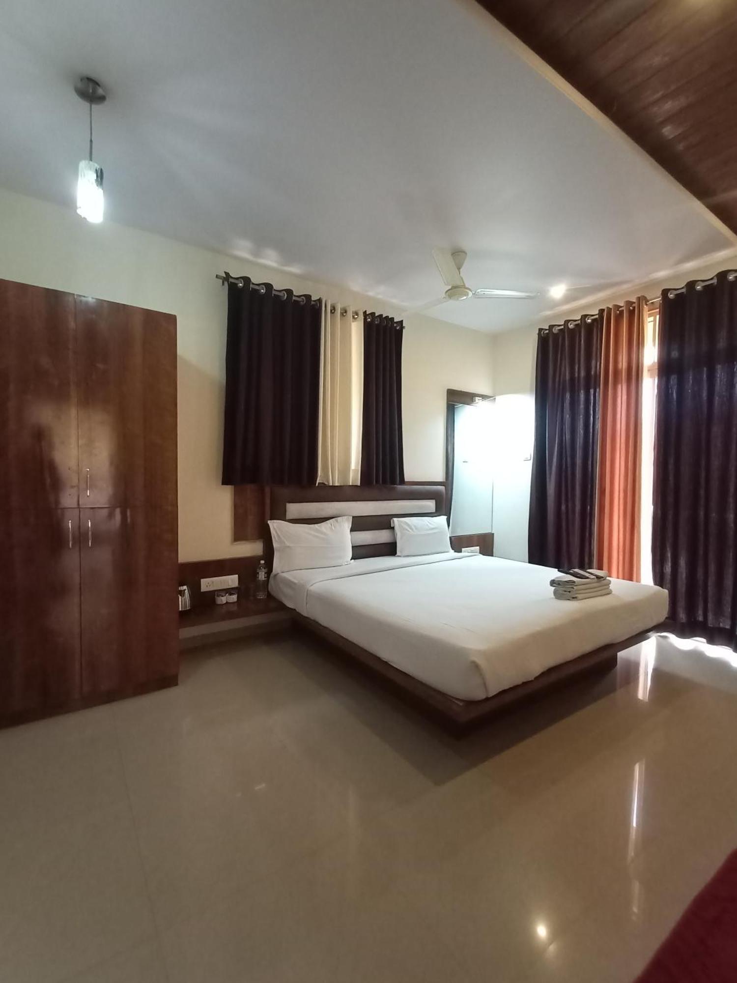 Hotel Oakwood Mahabaleshwar Bilik gambar